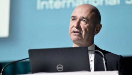 4047dc2f08c422a43c6430815243ead6-bb5